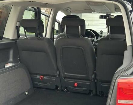 Черный Фольксваген Туран, объемом двигателя 1.6 л и пробегом 250 тыс. км за 9500 $, фото 12 на Automoto.ua