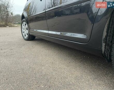 Черный Фольксваген Туран, объемом двигателя 1.4 л и пробегом 207 тыс. км за 10777 $, фото 32 на Automoto.ua