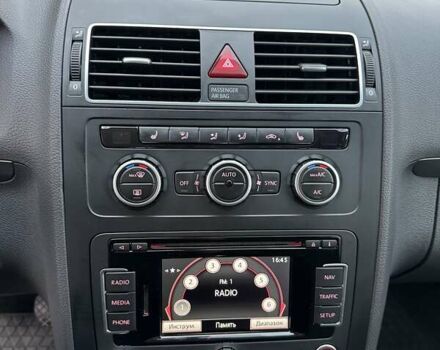 Чорний Фольксваген Туран, об'ємом двигуна 2 л та пробігом 248 тис. км за 13150 $, фото 19 на Automoto.ua