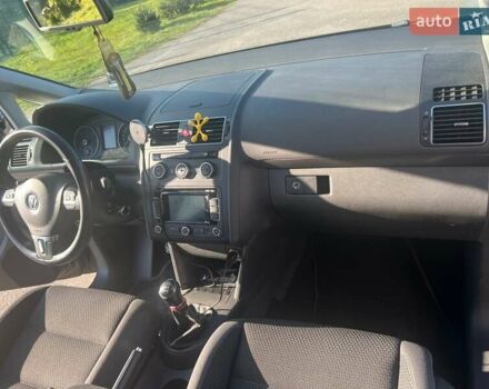 Черный Фольксваген Туран, объемом двигателя 1.6 л и пробегом 295 тыс. км за 12100 $, фото 15 на Automoto.ua