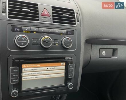 Черный Фольксваген Туран, объемом двигателя 1.4 л и пробегом 207 тыс. км за 10777 $, фото 71 на Automoto.ua