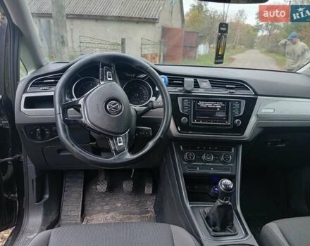 Черный Фольксваген Туран, объемом двигателя 1.6 л и пробегом 230 тыс. км за 15000 $, фото 4 на Automoto.ua