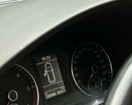 Черный Фольксваген Туран, объемом двигателя 1.6 л и пробегом 250 тыс. км за 9500 $, фото 5 на Automoto.ua