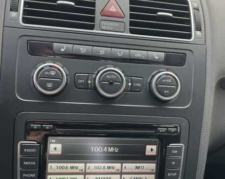 Черный Фольксваген Туран, объемом двигателя 1.4 л и пробегом 207 тыс. км за 10777 $, фото 39 на Automoto.ua