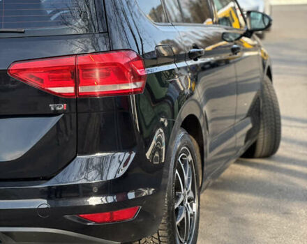 Черный Фольксваген Туран, объемом двигателя 1.6 л и пробегом 300 тыс. км за 13500 $, фото 2 на Automoto.ua