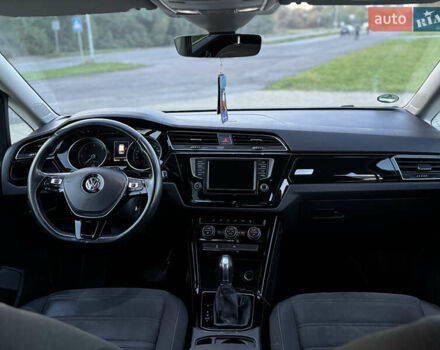 Черный Фольксваген Туран, объемом двигателя 1.97 л и пробегом 260 тыс. км за 15499 $, фото 63 на Automoto.ua