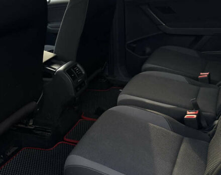 Черный Фольксваген Туран, объемом двигателя 1.6 л и пробегом 300 тыс. км за 13500 $, фото 12 на Automoto.ua