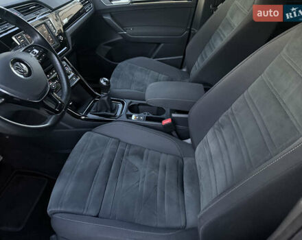 Чорний Фольксваген Туран, об'ємом двигуна 2 л та пробігом 239 тис. км за 16250 $, фото 44 на Automoto.ua