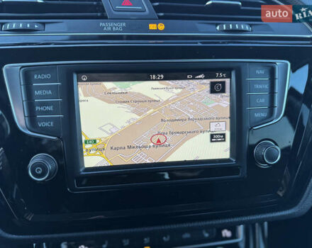 Черный Фольксваген Туран, объемом двигателя 1.97 л и пробегом 260 тыс. км за 15499 $, фото 69 на Automoto.ua