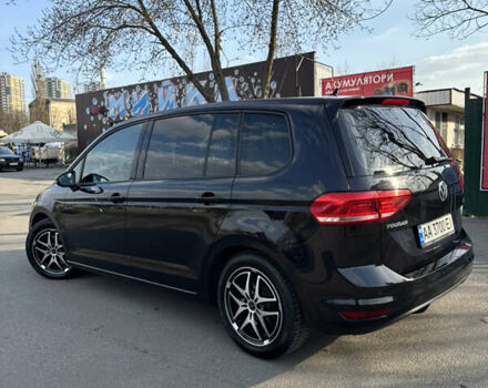 Черный Фольксваген Туран, объемом двигателя 1.6 л и пробегом 300 тыс. км за 13500 $, фото 6 на Automoto.ua