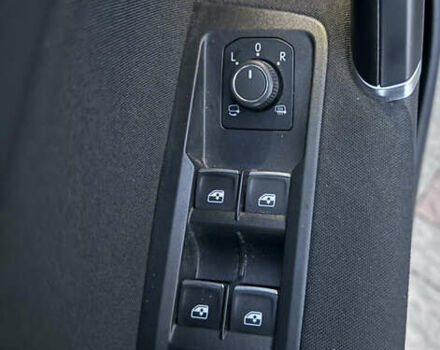 Чорний Фольксваген Туран, об'ємом двигуна 2 л та пробігом 239 тис. км за 16250 $, фото 58 на Automoto.ua