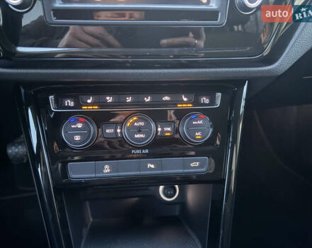 Чорний Фольксваген Туран, об'ємом двигуна 2 л та пробігом 239 тис. км за 16250 $, фото 37 на Automoto.ua