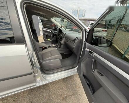 Черный Фольксваген Туран, объемом двигателя 3 л и пробегом 300 тыс. км за 10790 $, фото 14 на Automoto.ua