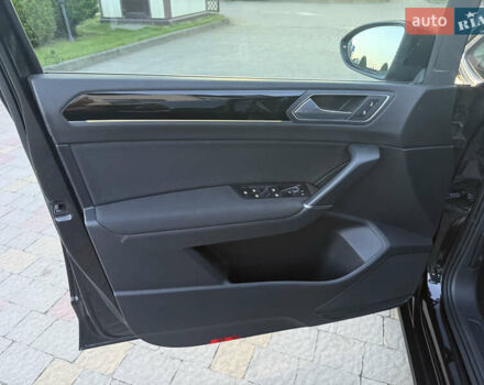 Чорний Фольксваген Туран, об'ємом двигуна 2 л та пробігом 239 тис. км за 16250 $, фото 42 на Automoto.ua