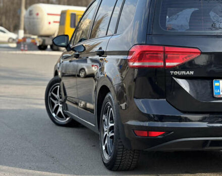 Черный Фольксваген Туран, объемом двигателя 1.6 л и пробегом 300 тыс. км за 13500 $, фото 1 на Automoto.ua