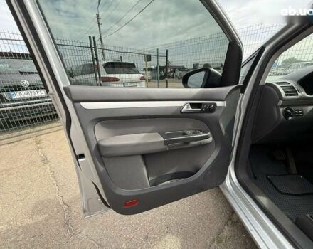 Черный Фольксваген Туран, объемом двигателя 3 л и пробегом 300 тыс. км за 10790 $, фото 10 на Automoto.ua