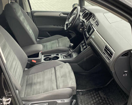 Черный Фольксваген Туран, объемом двигателя 1.97 л и пробегом 242 тыс. км за 14200 $, фото 26 на Automoto.ua