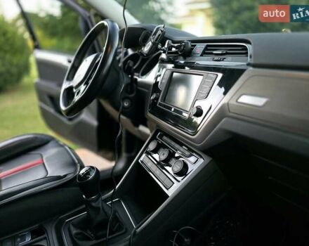 Чорний Фольксваген Туран, об'ємом двигуна 1.97 л та пробігом 240 тис. км за 14700 $, фото 18 на Automoto.ua