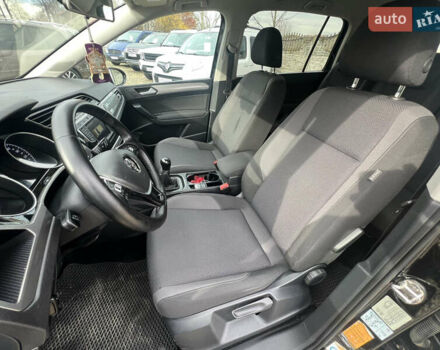 Черный Фольксваген Туран, объемом двигателя 1.6 л и пробегом 197 тыс. км за 14599 $, фото 13 на Automoto.ua