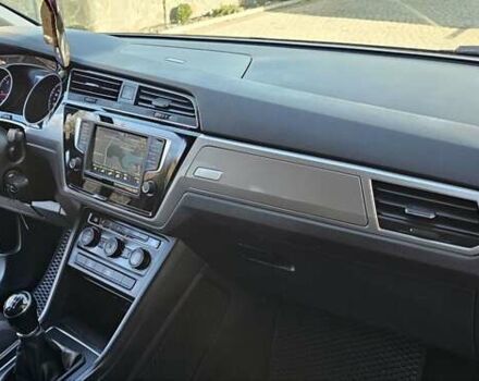 Черный Фольксваген Туран, объемом двигателя 1.6 л и пробегом 197 тыс. км за 14650 $, фото 38 на Automoto.ua