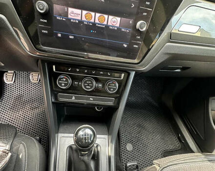 Чорний Фольксваген Туран, об'ємом двигуна 1.97 л та пробігом 260 тис. км за 18000 $, фото 15 на Automoto.ua