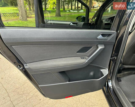 Чорний Фольксваген Туран, об'ємом двигуна 1.97 л та пробігом 260 тис. км за 18000 $, фото 16 на Automoto.ua