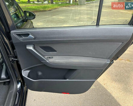 Чорний Фольксваген Туран, об'ємом двигуна 1.97 л та пробігом 260 тис. км за 18000 $, фото 19 на Automoto.ua