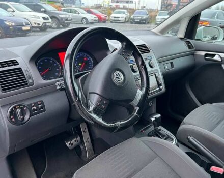 Черный Фольксваген Туран, объемом двигателя 2 л и пробегом 197 тыс. км за 6490 $, фото 16 на Automoto.ua