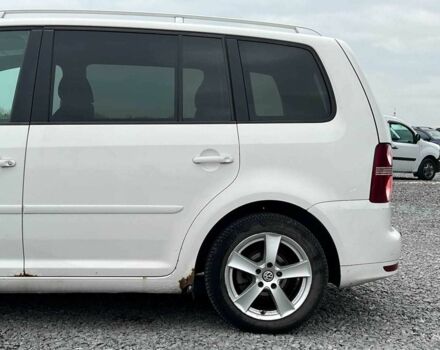 Черный Фольксваген Туран, объемом двигателя 2 л и пробегом 197 тыс. км за 6490 $, фото 4 на Automoto.ua