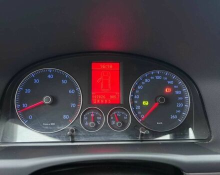 Черный Фольксваген Туран, объемом двигателя 2 л и пробегом 197 тыс. км за 6490 $, фото 20 на Automoto.ua