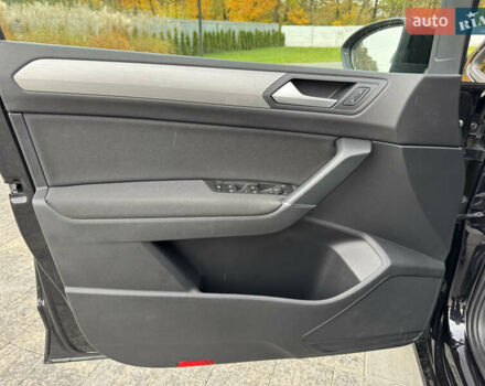 Черный Фольксваген Туран, объемом двигателя 1.97 л и пробегом 225 тыс. км за 17950 $, фото 9 на Automoto.ua