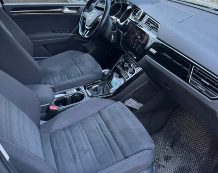 Черный Фольксваген Туран, объемом двигателя 1.97 л и пробегом 289 тыс. км за 17500 $, фото 4 на Automoto.ua