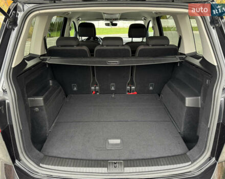 Черный Фольксваген Туран, объемом двигателя 1.97 л и пробегом 225 тыс. км за 17950 $, фото 5 на Automoto.ua