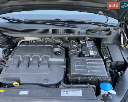 Черный Фольксваген Туран, объемом двигателя 2 л и пробегом 183 тыс. км за 16999 $, фото 29 на Automoto.ua