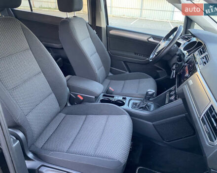 Черный Фольксваген Туран, объемом двигателя 2 л и пробегом 183 тыс. км за 16999 $, фото 24 на Automoto.ua