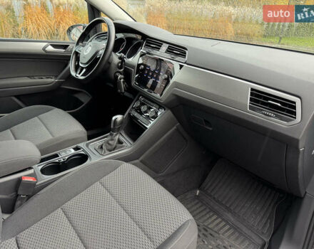 Черный Фольксваген Туран, объемом двигателя 1.97 л и пробегом 225 тыс. км за 17950 $, фото 24 на Automoto.ua