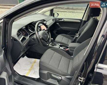 Черный Фольксваген Туран, объемом двигателя 1.97 л и пробегом 207 тыс. км за 20000 $, фото 22 на Automoto.ua