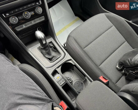 Черный Фольксваген Туран, объемом двигателя 1.97 л и пробегом 207 тыс. км за 20000 $, фото 51 на Automoto.ua