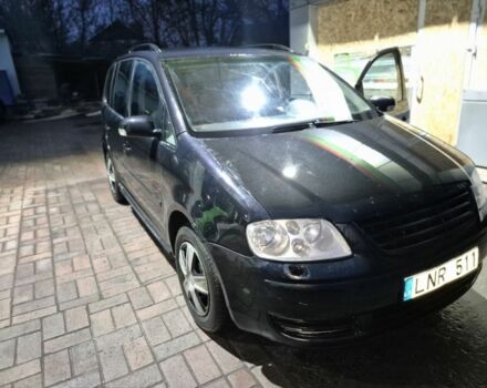 Черный Фольксваген Туран, объемом двигателя 1.9 л и пробегом 495 тыс. км за 2750 $, фото 1 на Automoto.ua