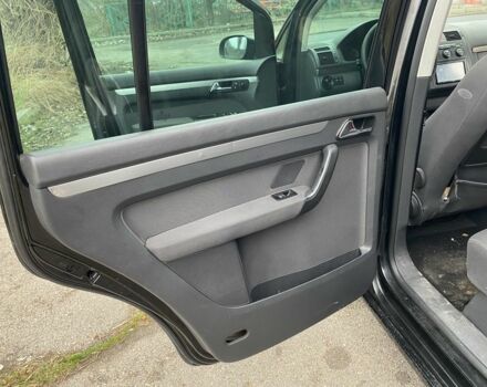 Чорний Фольксваген Туран, об'ємом двигуна 2 л та пробігом 383 тис. км за 3500 $, фото 4 на Automoto.ua