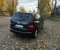 Чорний Фольксваген Туран, об'ємом двигуна 2 л та пробігом 245 тис. км за 3700 $, фото 5 на Automoto.ua