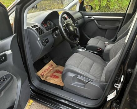 Чорний Фольксваген Туран, об'ємом двигуна 2 л та пробігом 245 тис. км за 3700 $, фото 7 на Automoto.ua