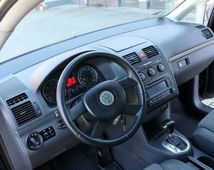Черный Фольксваген Туран, объемом двигателя 1.9 л и пробегом 266 тыс. км за 2650 $, фото 5 на Automoto.ua