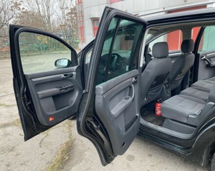 Чорний Фольксваген Туран, об'ємом двигуна 2 л та пробігом 383 тис. км за 3500 $, фото 3 на Automoto.ua