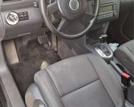 Черный Фольксваген Туран, объемом двигателя 2 л и пробегом 276 тыс. км за 2778 $, фото 2 на Automoto.ua