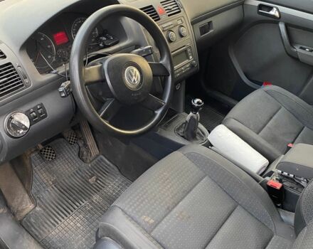 Черный Фольксваген Туран, объемом двигателя 1.9 л и пробегом 270 тыс. км за 2450 $, фото 4 на Automoto.ua