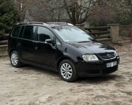 Чорний Фольксваген Туран, об'ємом двигуна 2 л та пробігом 328 тис. км за 2999 $, фото 2 на Automoto.ua