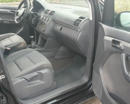 Черный Фольксваген Туран, объемом двигателя 1.9 л и пробегом 333 тыс. км за 3300 $, фото 8 на Automoto.ua