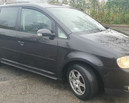 Черный Фольксваген Туран, объемом двигателя 1.9 л и пробегом 333 тыс. км за 3300 $, фото 1 на Automoto.ua