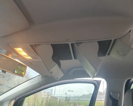 Черный Фольксваген Туран, объемом двигателя 1.9 л и пробегом 333 тыс. км за 3300 $, фото 14 на Automoto.ua